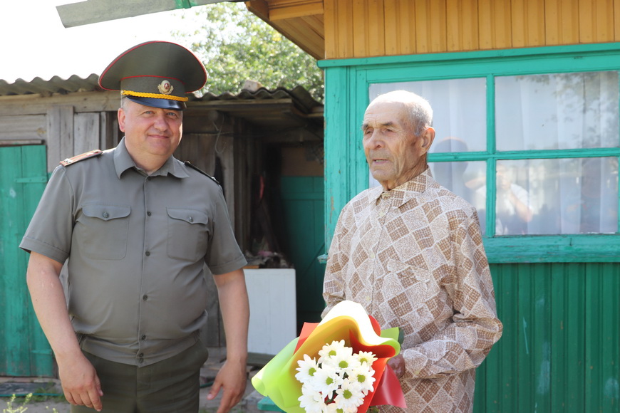 Настольные часы из камня 